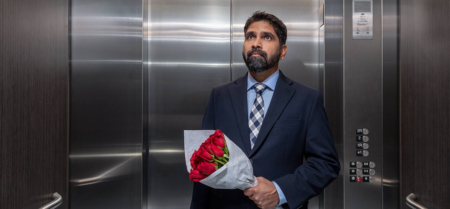 hero_man-with-roses-kone-dx-elevator-1440x670