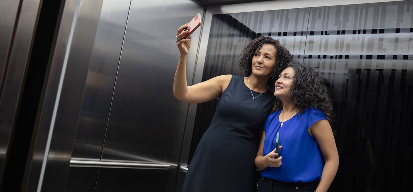 hero_selfie-kone-dx-elevator-1440x670
