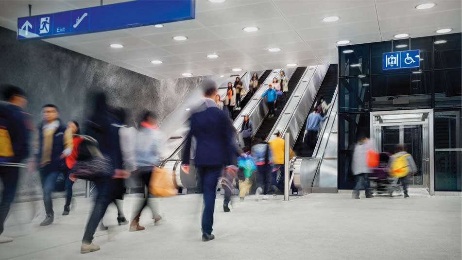 img_people-flow-metro-escalator-951x535